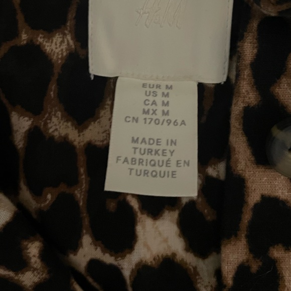 H&M Cheetah Print Oversized shirt jacket in woven cotton fabric. Women’s Medium. - Picture 2 of 4
